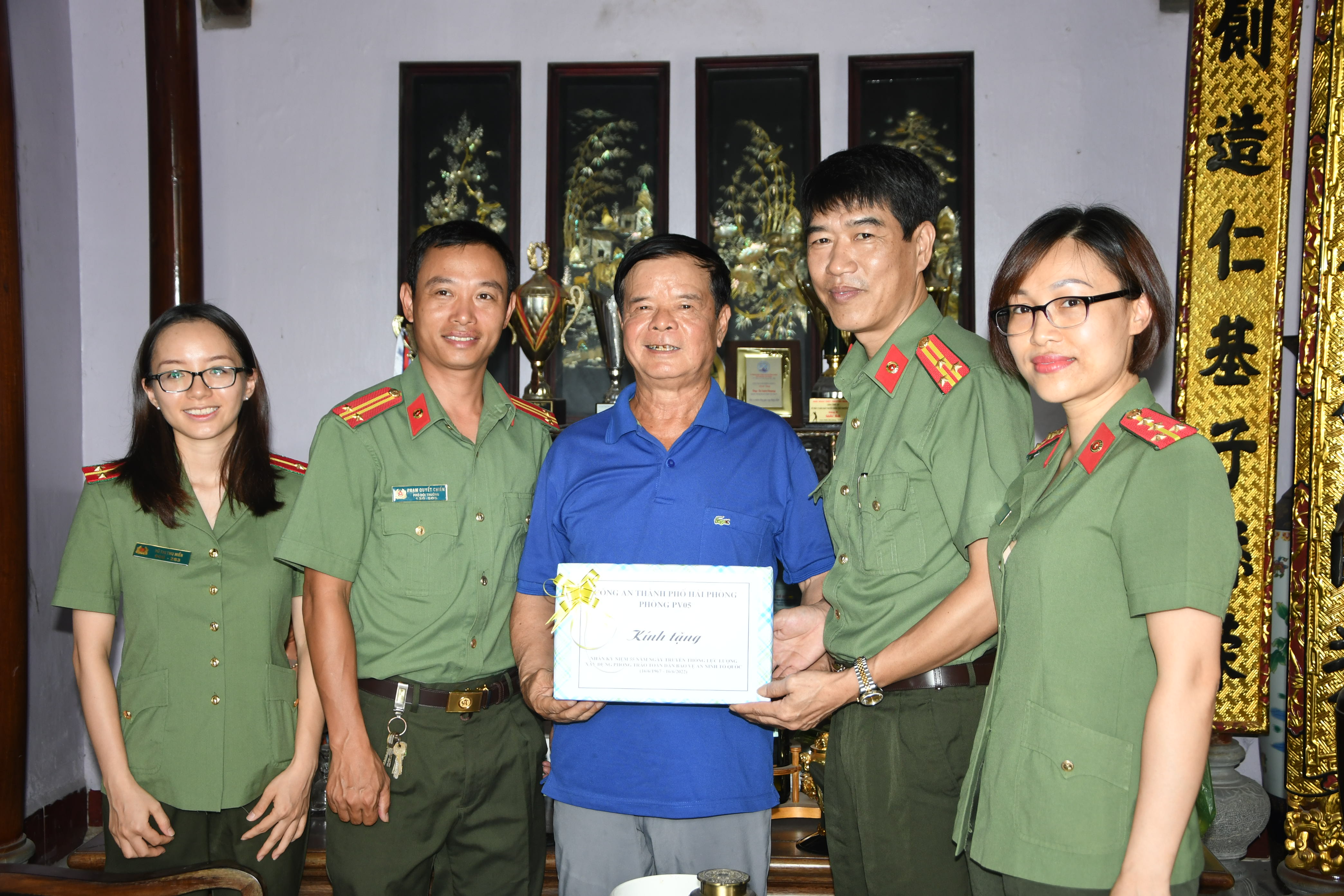 Phòng Xây dựng phong trào Toàn dân bảo vệ an ninh Tổ quốc: Thăm các thế hệ lãnh đạo nhân dịp Kỷ niệm 55 năm Ngày truyền thống